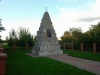 Obelisk upamiętniający ofiary holokaustu.